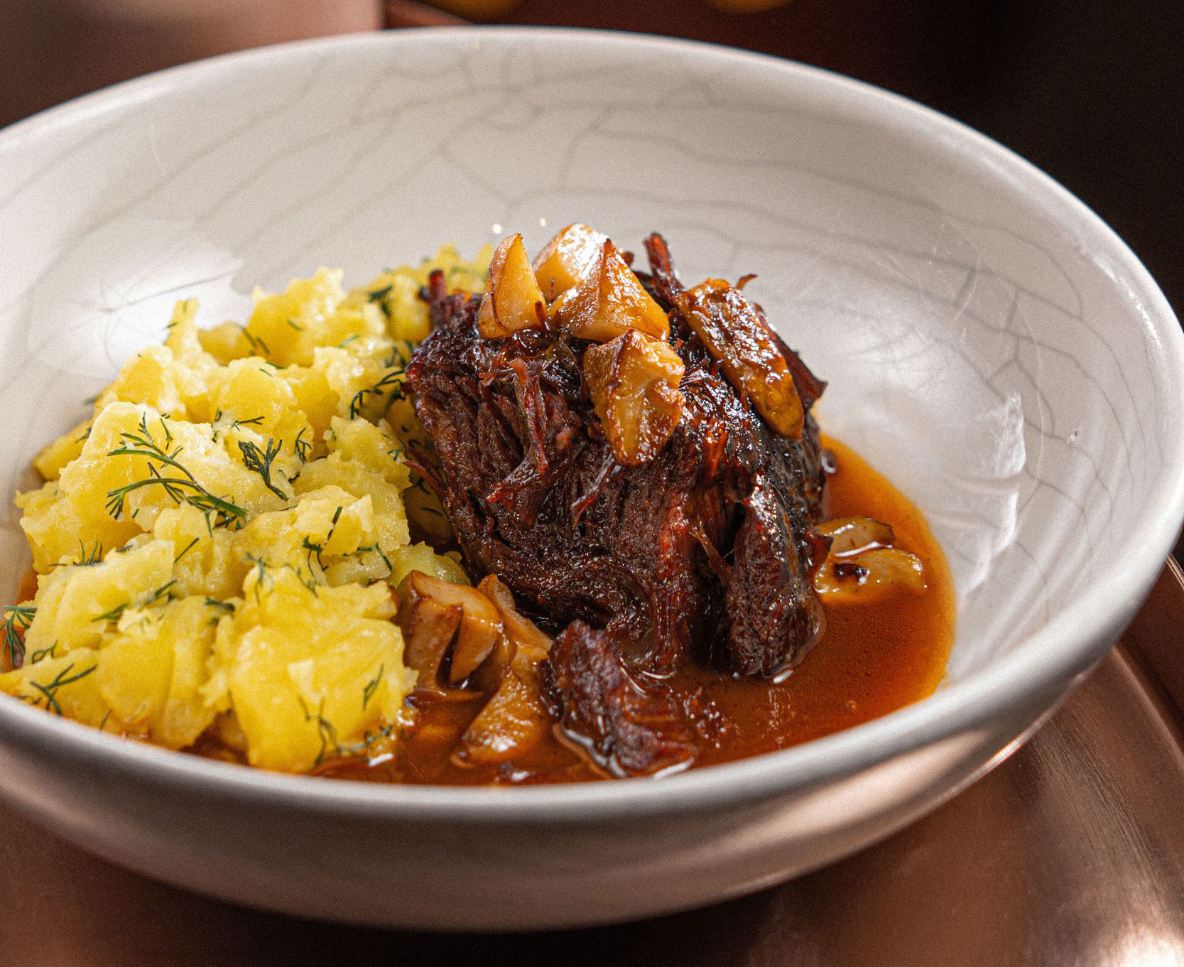 8. Говяжьи щёки с мятым картофелем 1300₽