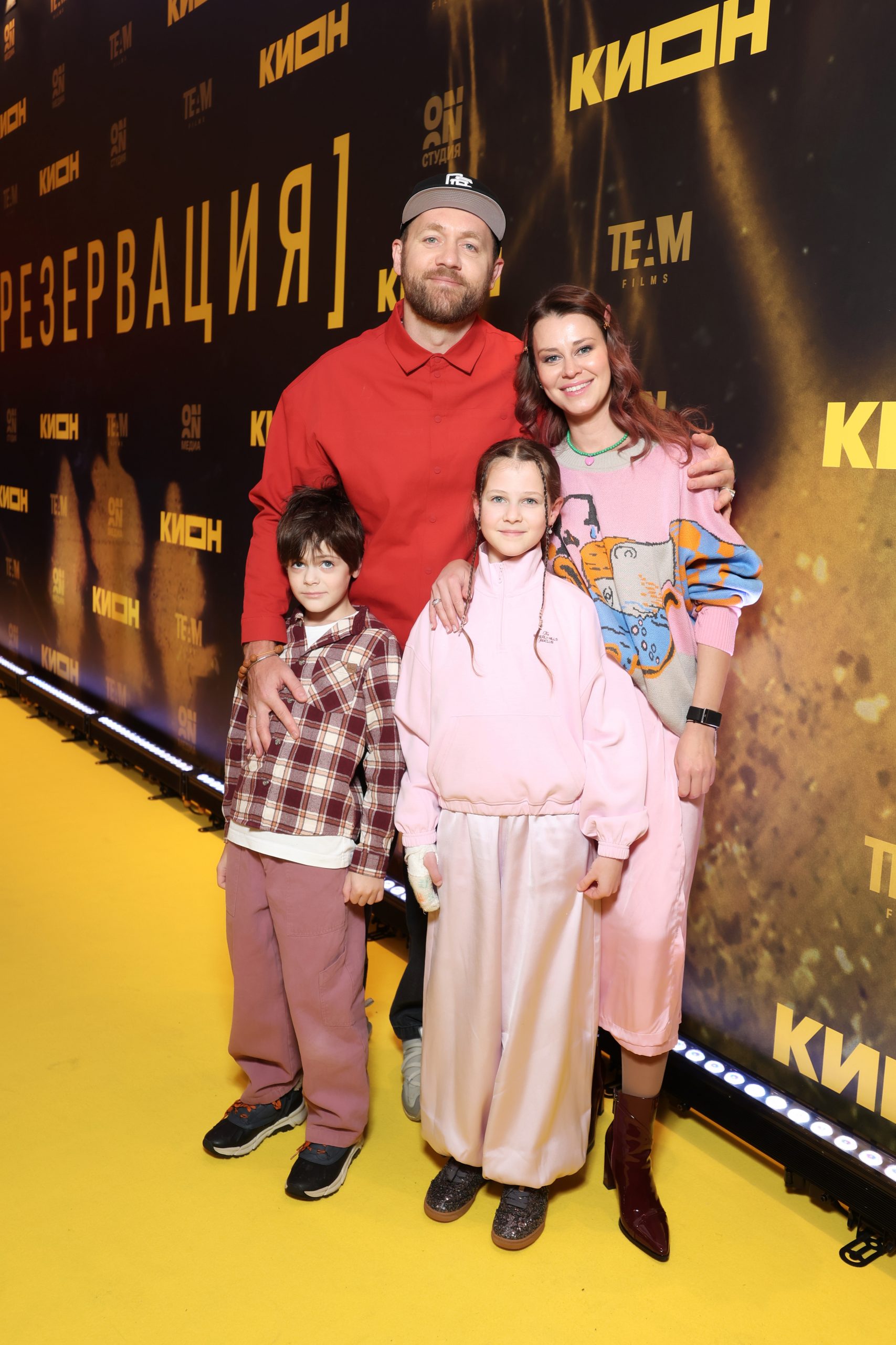 0005 Денис Шведов и Александра Розовская с детьми